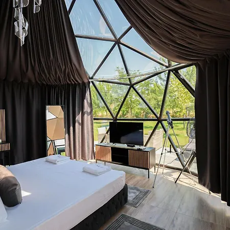 Θέρετρο Glass Domes - By The Wind Mills Hydropark *